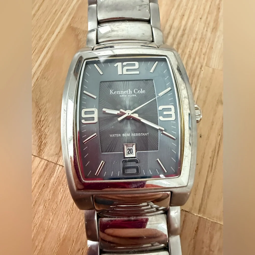 Kenneth Cole New York men’s gray and silver tone watch NEW BATTERY